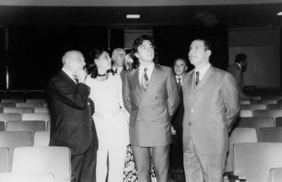 Inauguración con Quinquela Martín, Fraga, Estela Lanusse, Guillermo de la Canal