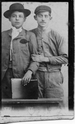 Quinquela y su amigo Ortiz 1907