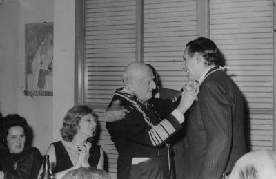 Quinquela entrega la Orden del Tornillo