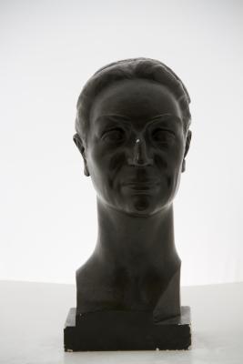 Busto de Julia Prilutzky Farny